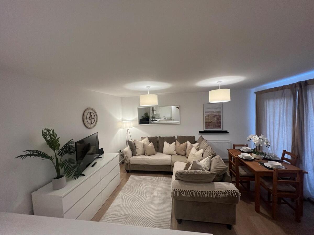 Spacious 2 Bed, 2 Bath Apartment By Mcf Horley Bagian luar foto