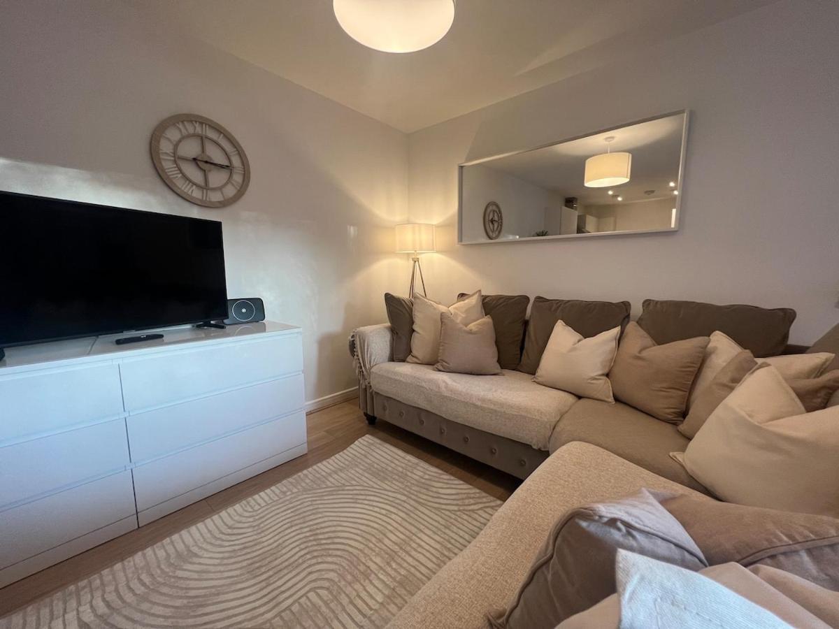 Spacious 2 Bed, 2 Bath Apartment By Mcf Horley Bagian luar foto